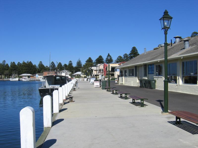 Port Fairy - Moyne River: View south along Fishermans Wharf