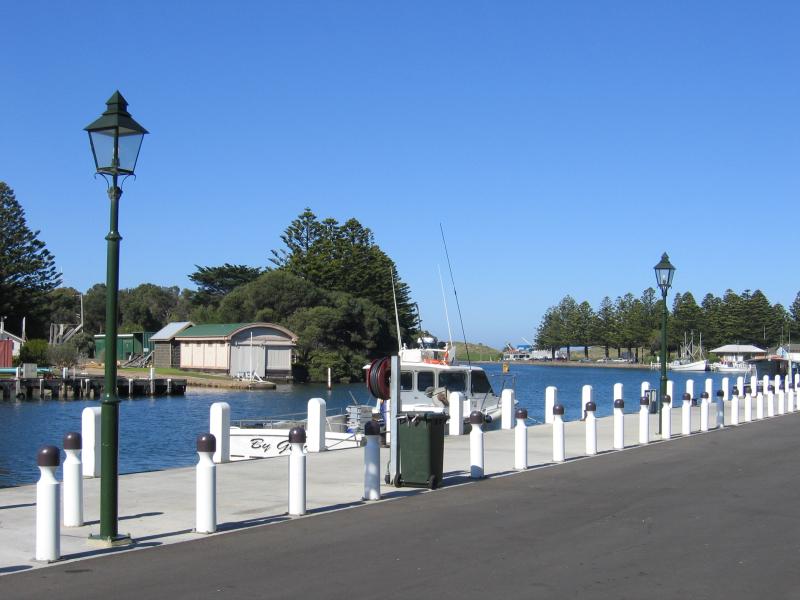 Port Fairy - Moyne River: View across Moyne River from Fishermans Wharf