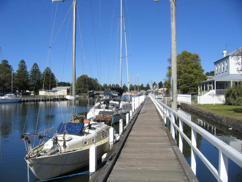 Port Fairy - Moyne River: View south along Moyne River near Cox St
