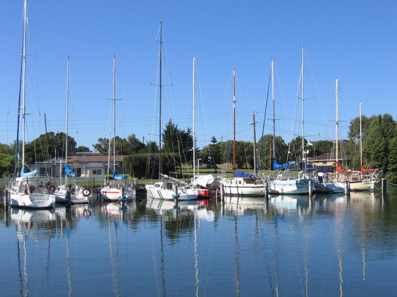 Port Fairy - Moyne River: View east across Moyne River from near Cox St