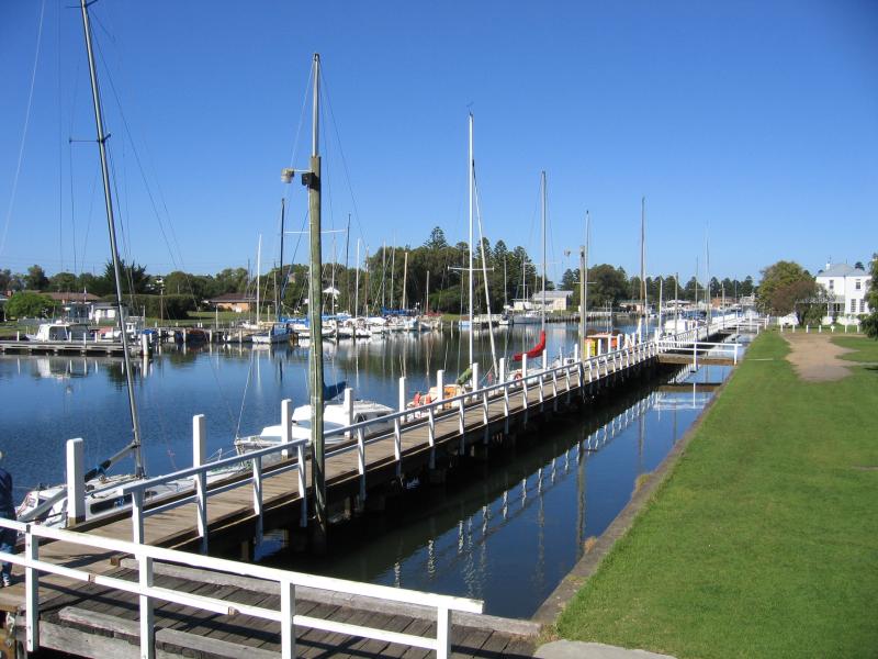 Port Fairy - Moyne River: View south along Moyne River from footbridge