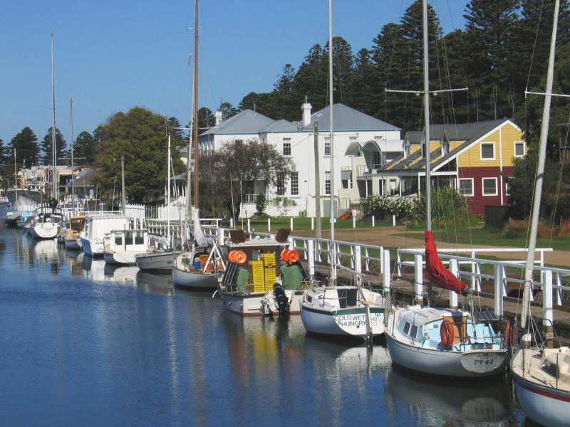 Port Fairy - Moyne River: View south along Moyne River from footbridge