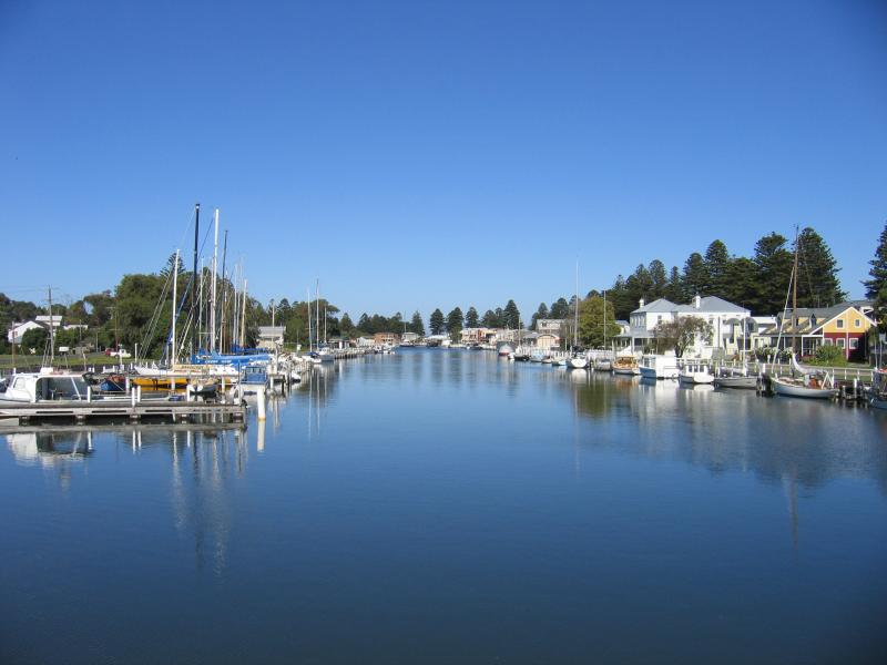 Port Fairy - Moyne River: View south along Moyne River from footbridge