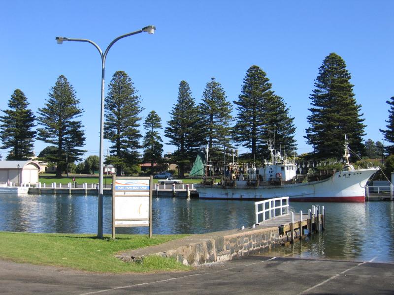 Port Fairy - Moyne River: Boat ramp, Griffiths St south of Rogers Pl