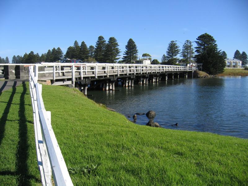 Port Fairy - Moyne River: View west across Moyne River towards bridge at Gipps St