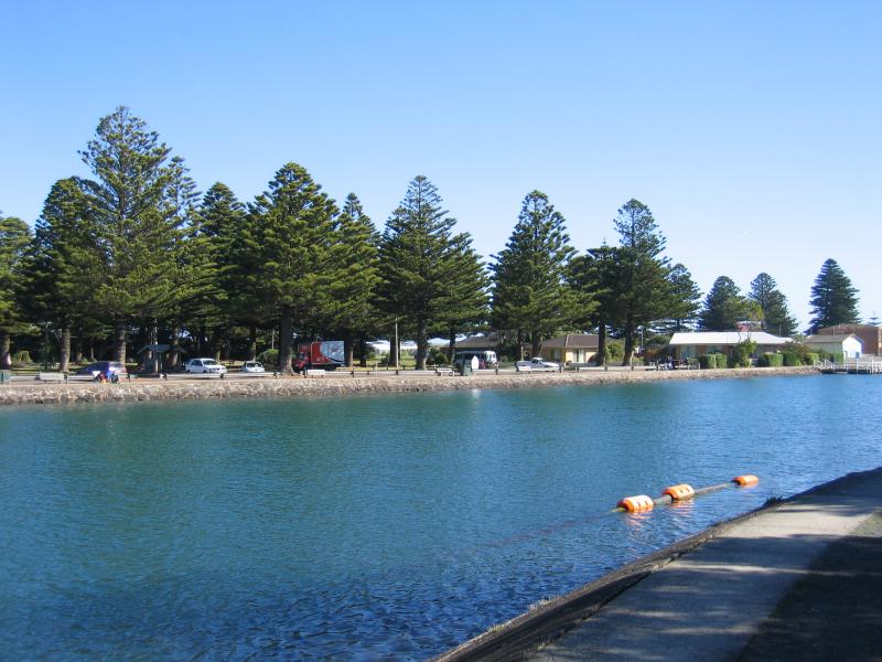 Port Fairy - Battery Hill Reserve, southern end of Griffiths Street: View north-west along Moyne River