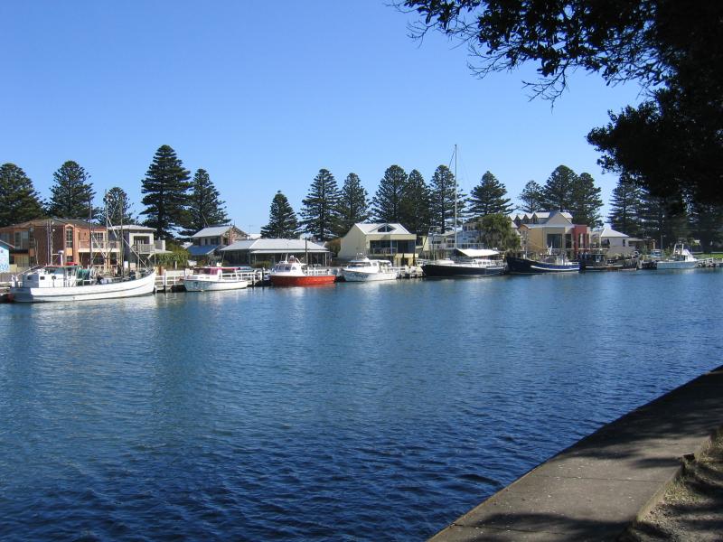 Port Fairy - Battery Hill Reserve, southern end of Griffiths Street: View north-west along Moyne River