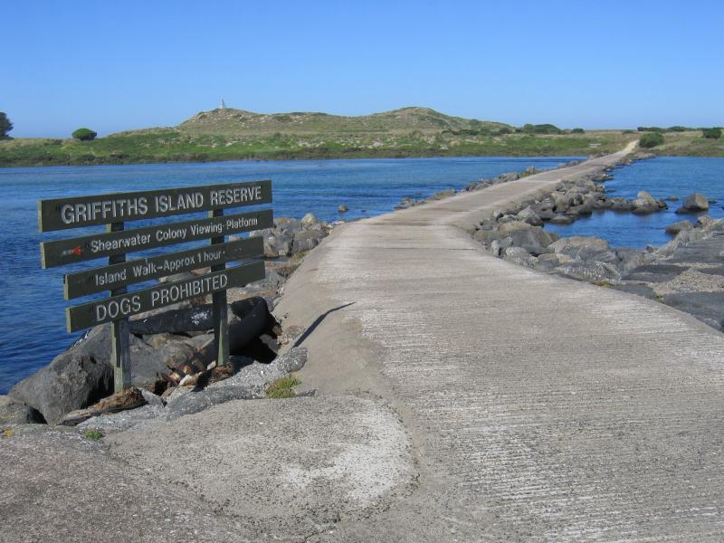 Port Fairy - Griffiths Island: Walkway to Griffiths Island