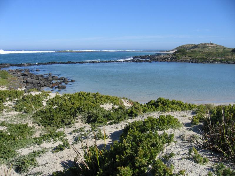 Port Fairy - Griffiths Island: View west along coast towards lagoon