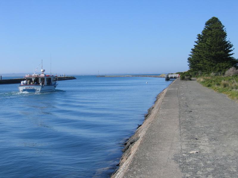 Port Fairy - Griffiths Island: View east along Moyne River towards river mouth