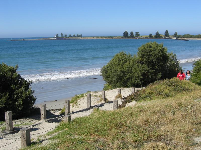 Port Fairy - Coast along Port Fairy Bay: View south-east along coast towards mouth of Moyne River from Rogers Pl