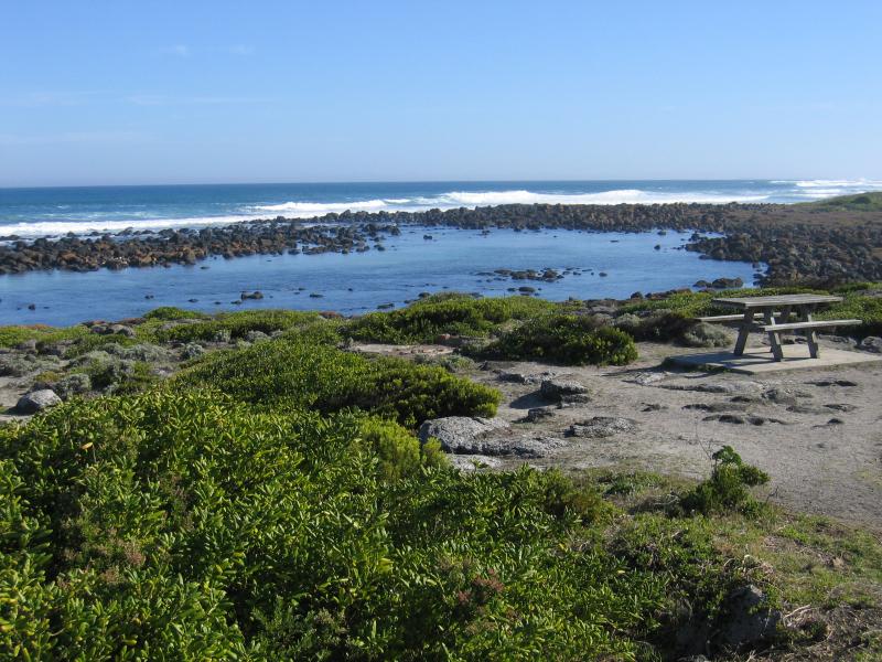 Port Fairy - Coast around Ocean Drive: View west along coast from lookout on Ocean Dr