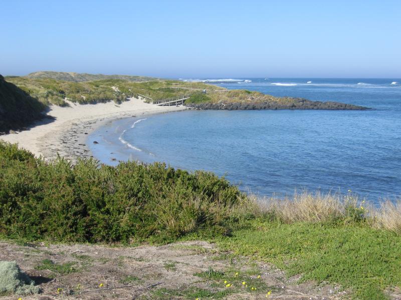 Port Fairy - Coast around Ocean Drive: View east along coast from Ocean Dr between Mills Cr and Powling St