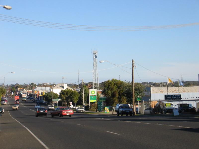 Portland - Shops around Percy Street: View south along Percy St at Fern St