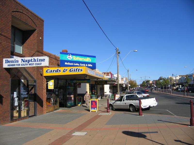 Portland - Shops around Percy Street: View south along Percy St between Tyers St and Henty St