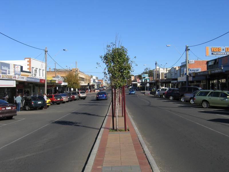 Portland - Shops around Percy Street: View south along Percy St between Tyers St and Henty St
