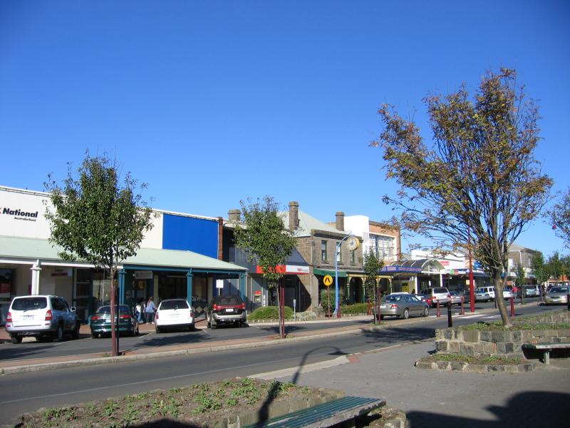 Portland - Shops around Percy Street: View south along Percy St between Henty St and Julia St