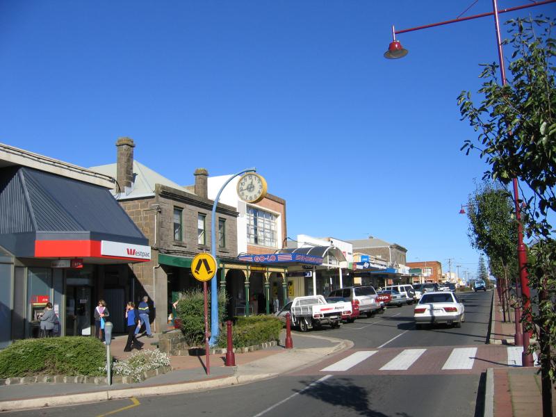 Portland - Shops around Percy Street - View south along Percy St between Henty St and Julia St