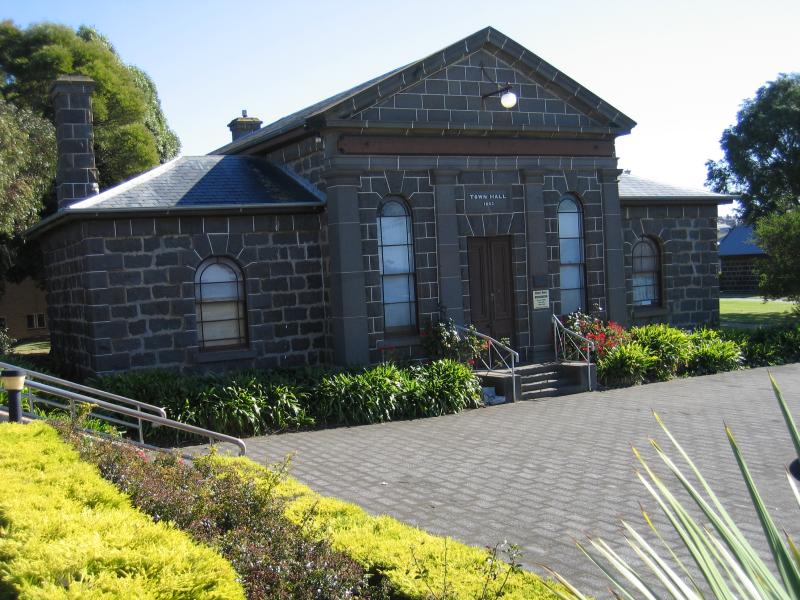 Portland - Cliff Street, Council offices and nearby foreshore: History House at the Town Hall, Cliff St