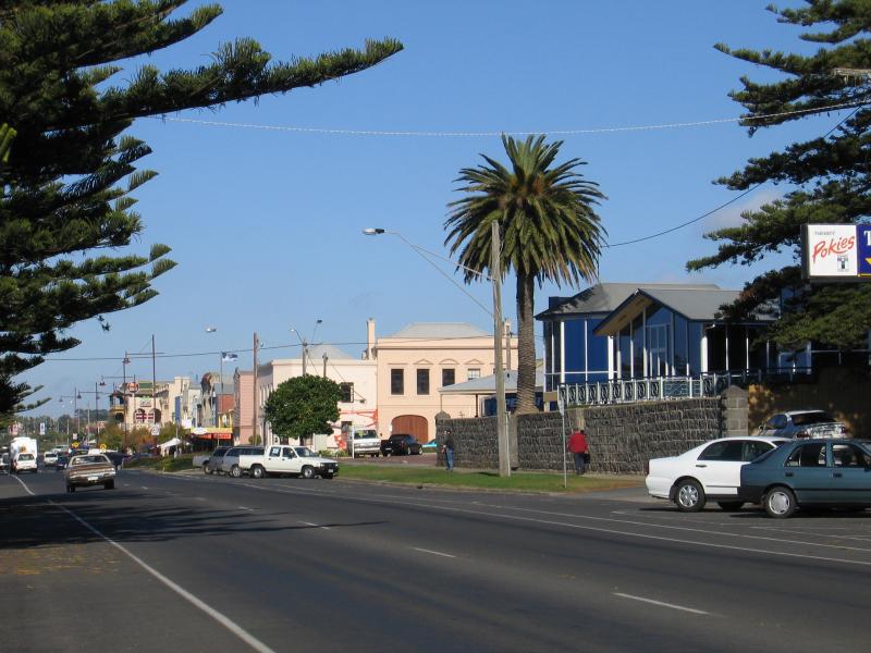 Portland - Shops around Bentinck Street: View south along Bentinck St towards Julia St