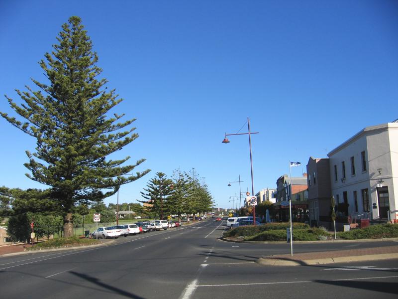 Portland - Shops around Bentinck Street: View south along Bentinck St at Julia St