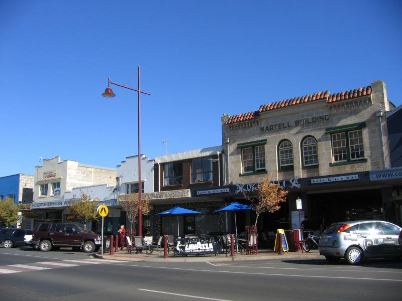 Portland - Shops around Bentinck Street: Bentinck St between Julia St and Gawler St