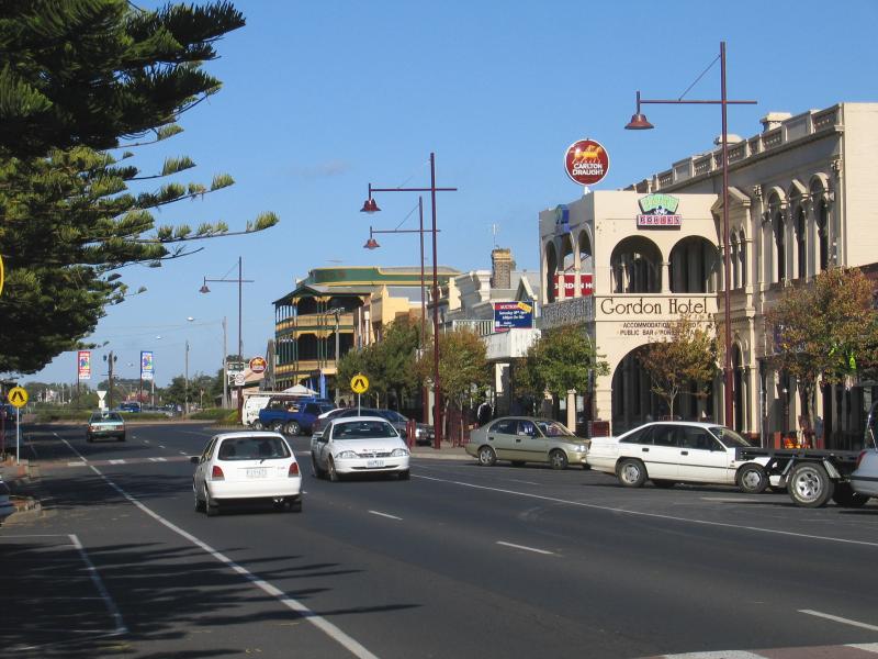 Portland - Shops around Bentinck Street: View south along Bentinck St between Julia St and Gawler St