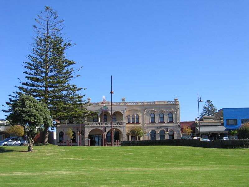 Portland - Foreshore and coastal attractions on Lee Breakwater Road: View west across park towards Gordon Hotel on Bentinck St
