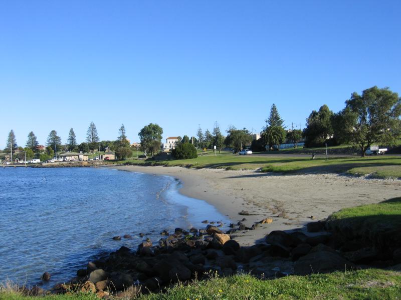 Portland - Foreshore and coastal attractions on Lee Breakwater Road: View south along coast from Maritime Discovery Centre