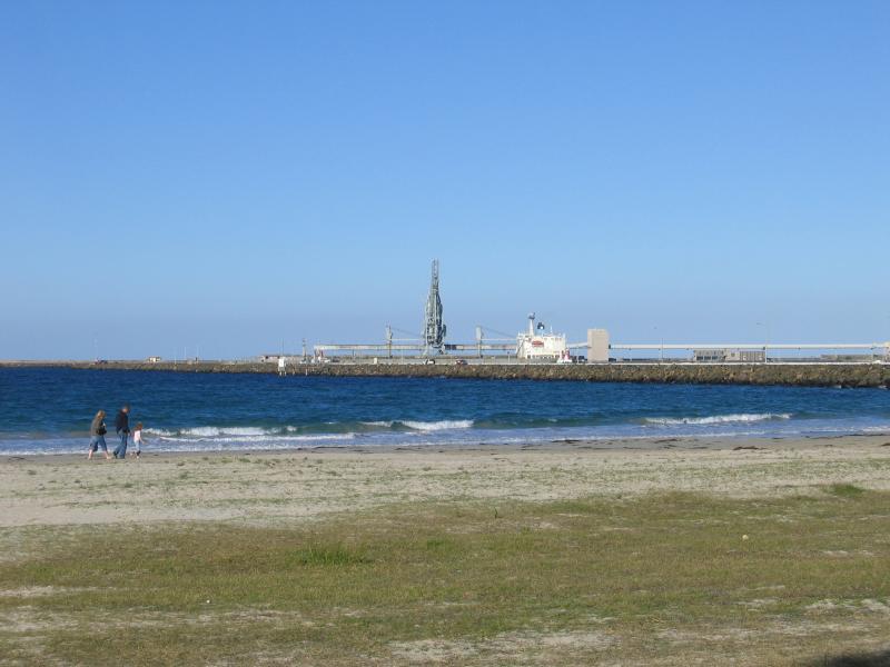 Portland - Foreshore and coastal attractions on Lee Breakwater Road: View south-east across Nuns Beach from northern end of Lee Breakwater Rd