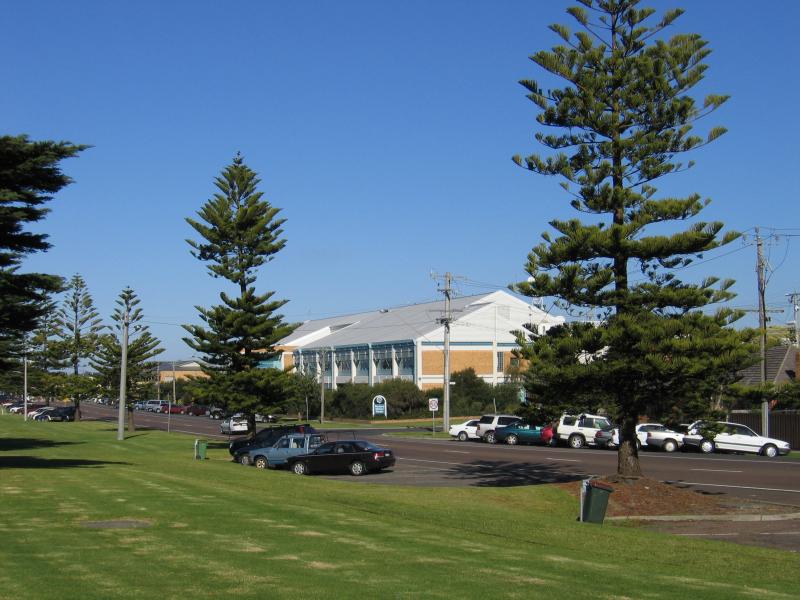 Portland - Foreshore along Bentinck Street above Nuns Beach and marina: View south through foreshore towards hospital at corner of Bentinck St and Fern St