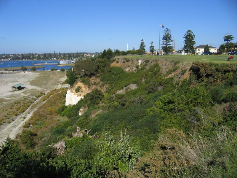 Portland - Foreshore along Bentinck Street above Nuns Beach and marina: View south along foreshore near Otway Ct