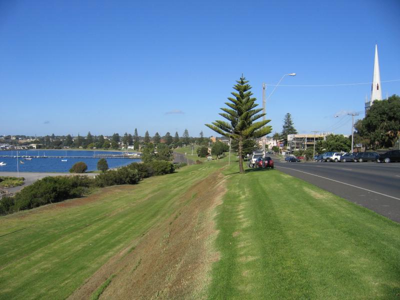 Portland - Foreshore along Bentinck Street above Nuns Beach and marina: View south along Bentinck St and foreshore towards Henty St