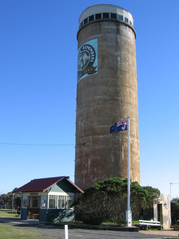 Portland - World War II Memorial Lookout Tower, Wade Street: Tower and Cable Tram stop