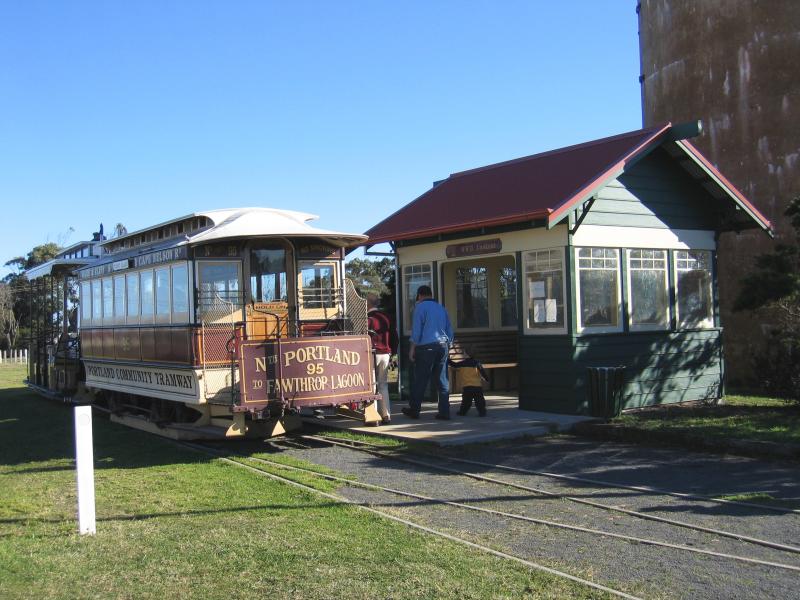 Portland - World War II Memorial Lookout Tower, Wade Street: Cable Tram stop at tower base