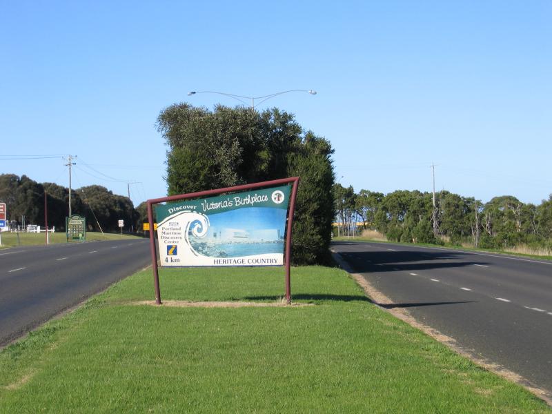 Portland - Henty Highway: View south along Henwards Cavendish St