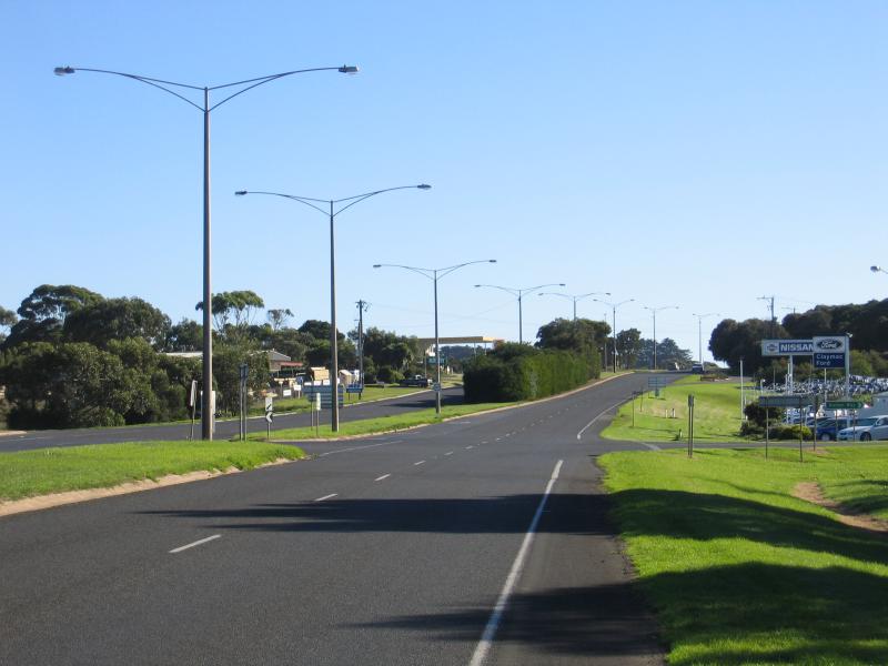 Portland - Henty Highway: View north along New St towards Henty Hwy