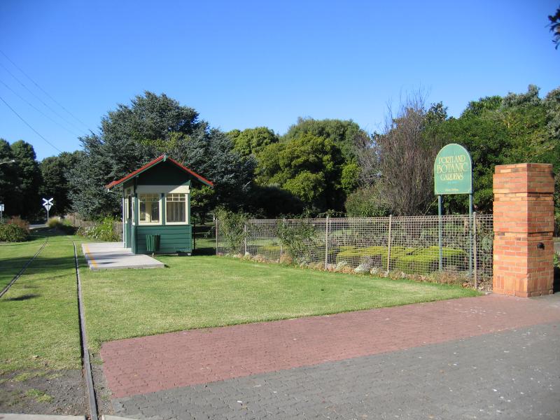 Portland - Botanic Gardens, Glenelg Street: Entrance, corner Glenelg St and Cliff St