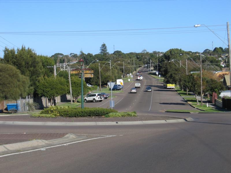 Portland - Around Glenelg Street: View south along Bentinck St at Glenelg St