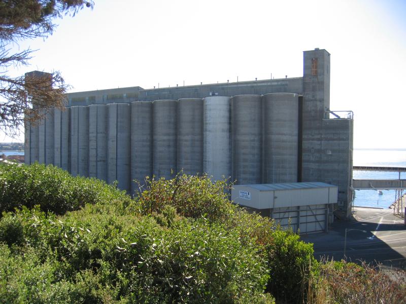 Portland - Battery Point Lookout over Port, Victoria Parade: View north to GrainCorp terminal and silos