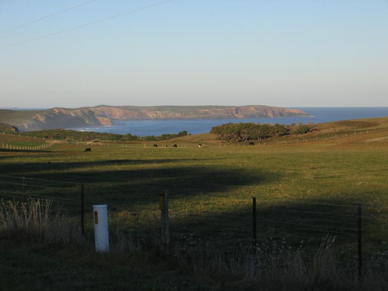 Portland - Coast around Cape Nelson: Easterly view towards Nelson Bay from Lighthouse Rd
