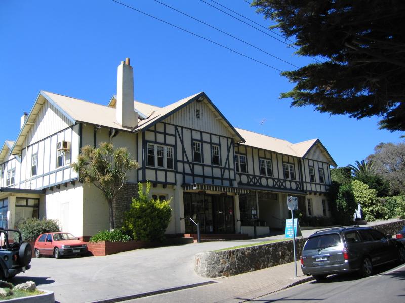 Portsea - Shops and commercial centre, Point Nepean Road: Portsea Hotel, entrance at Point Nepean Rd