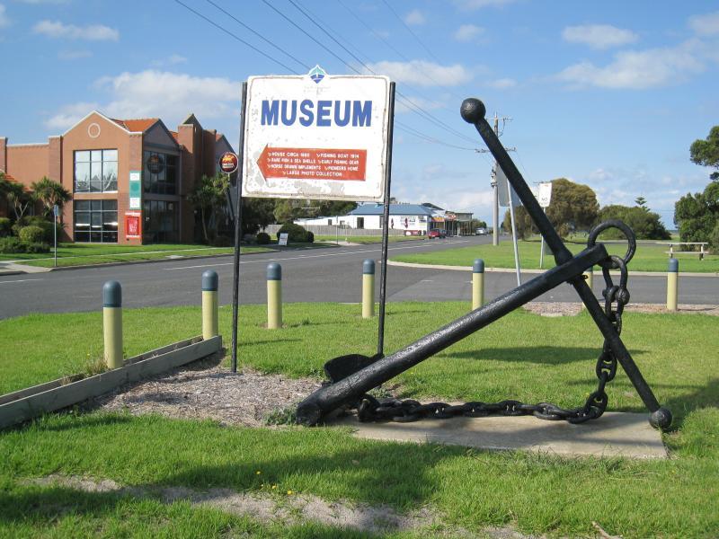 Port Welshpool - Commercial centre, Lewis Street between Turnbull Street and Robertson Street: View towards Pier Port Hotel from Lewis St at Turnbull St