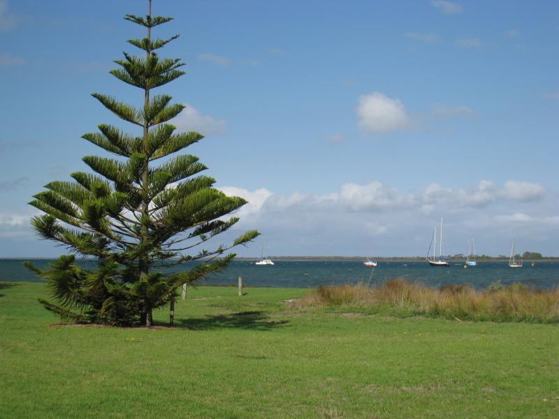 Port Welshpool - Port Welshpool Wharf and surrounding foreshore, Lewis Street near eastern end: South-east view across foreshore at eastern end of Lewis St