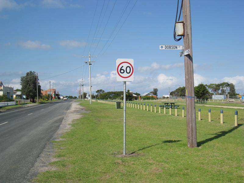 Port Welshpool - Foreshore and beach along southern side of Lewis Street: View east along Lewis St at Dobson St