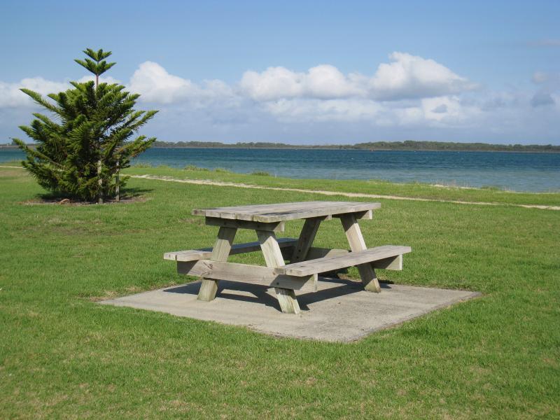 Port Welshpool - Foreshore and beach along southern side of Lewis Street - Picnic table on foreshore near Albert St