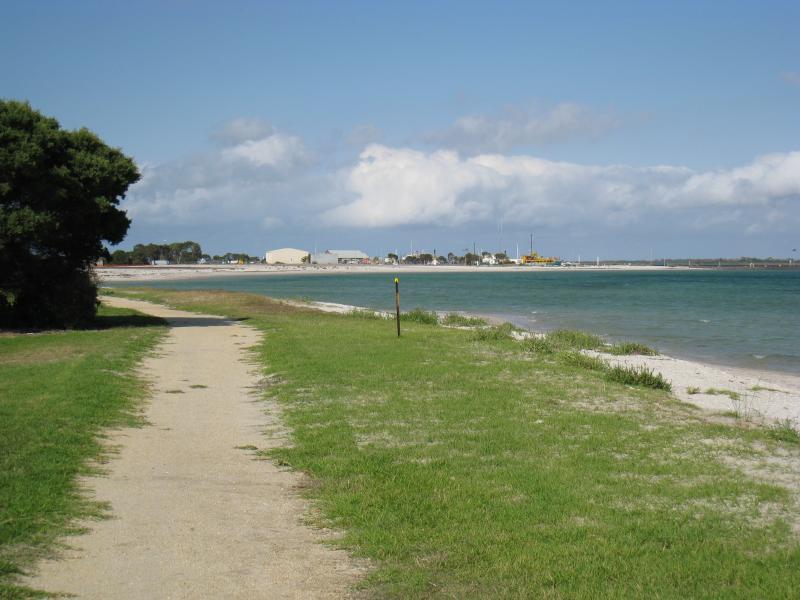 Port Welshpool - Foreshore and beach along southern side of Lewis Street: Pathway along foreshore near Albert St
