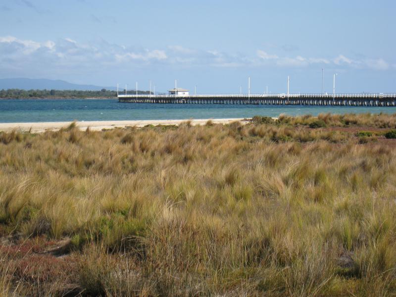 Port Welshpool - Foreshore and beach along southern side of Lewis Street: View south-west towards Long Jetty from foreshore near Keane St