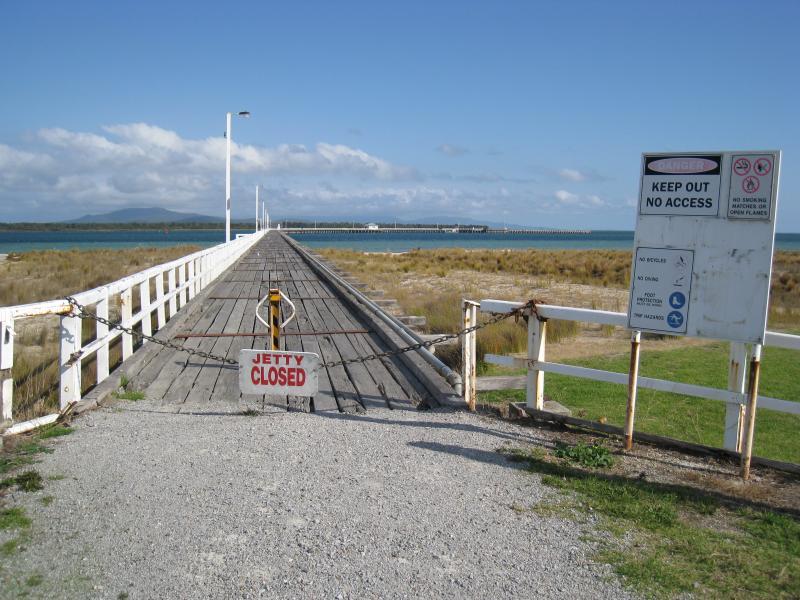 Port Welshpool - Long Jetty, western end of Lewis Street: Entrance to jetty