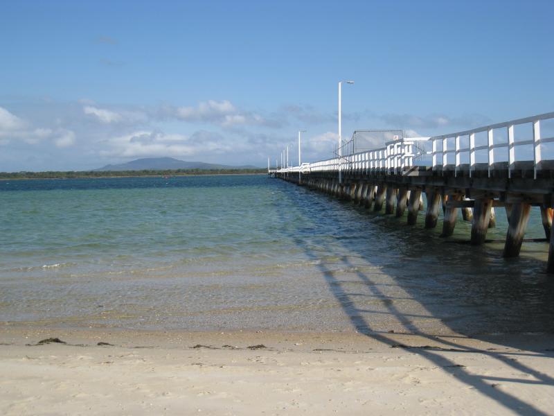 Port Welshpool - Long Jetty, western end of Lewis Street - View along jetty from beach